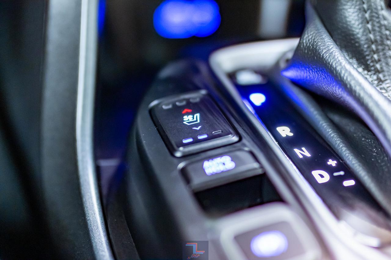 2017 Hyundai Santa Fe XL AWD Ultimate Leather Roof Nav Red Deer AB