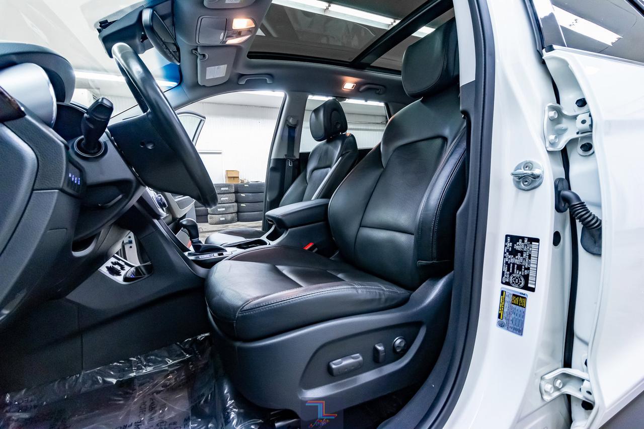 2017 Hyundai Santa Fe XL AWD Ultimate Leather Roof Nav Red Deer AB