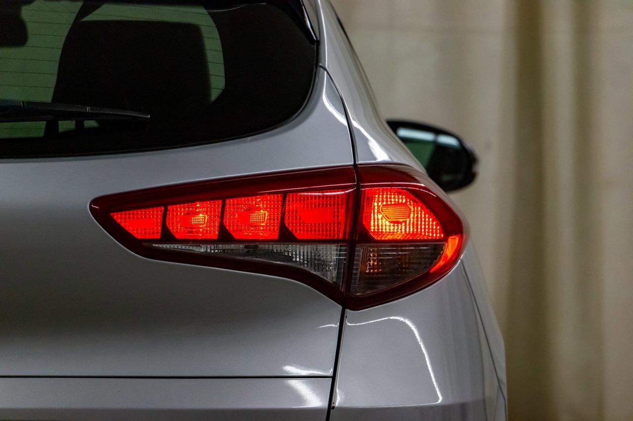 2017 Hyundai Tucson AWD SE Leather Roof BCam Red Deer AB