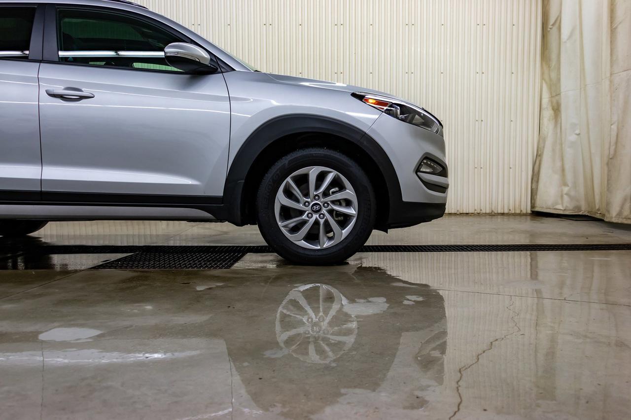 2017 Hyundai Tucson AWD SE Leather Roof BCam Red Deer AB