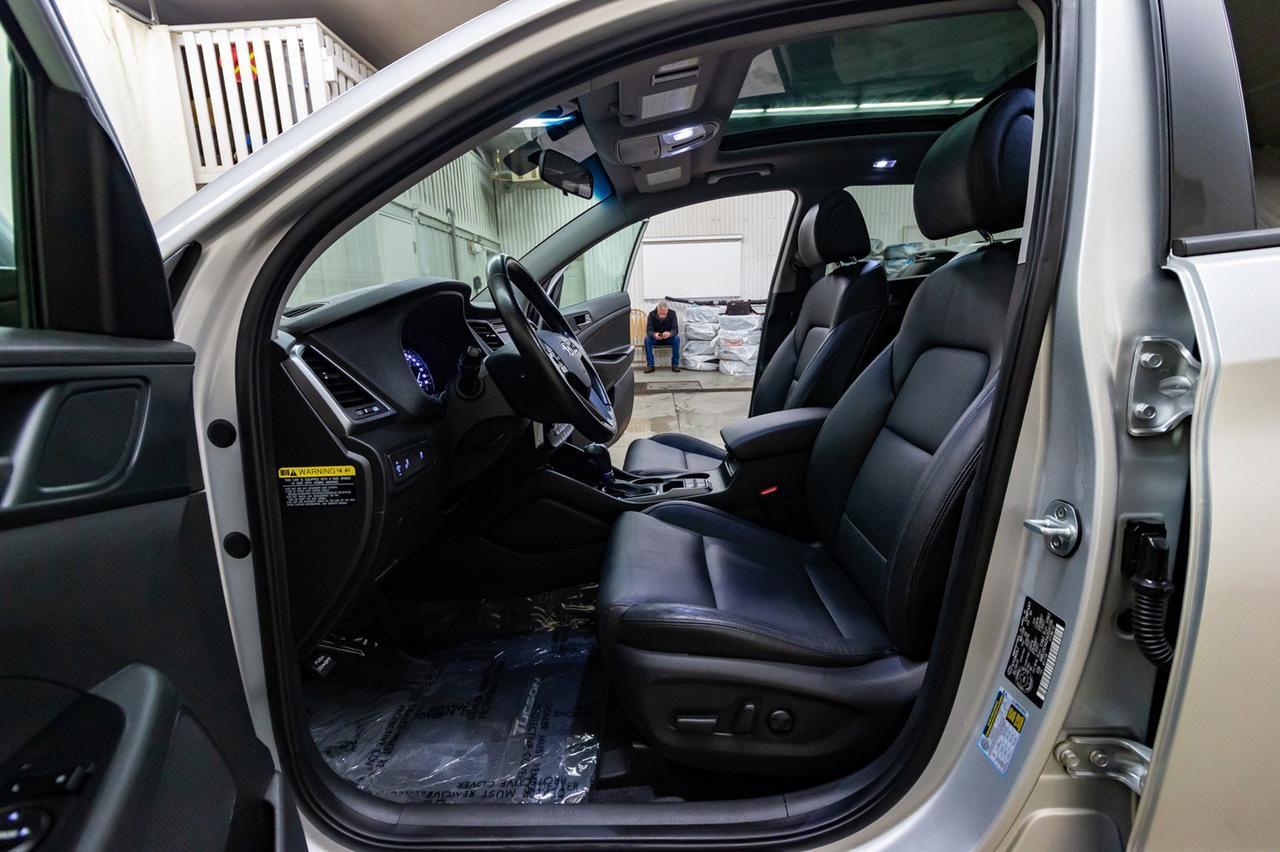 2017 Hyundai Tucson AWD SE Leather Roof BCam Red Deer AB