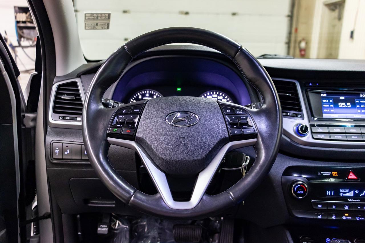 2017 Hyundai Tucson AWD SE Leather Roof BCam Red Deer AB