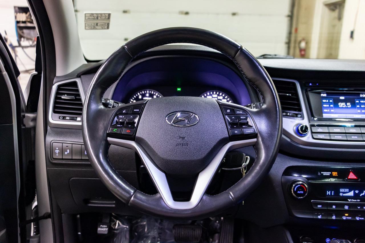 2017 Hyundai Tucson AWD SE Leather Roof BCam Red Deer AB