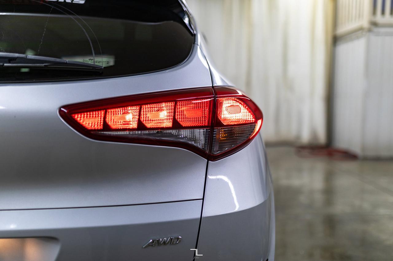 2017 Hyundai Tucson AWD SE Leather Roof BCam Red Deer AB