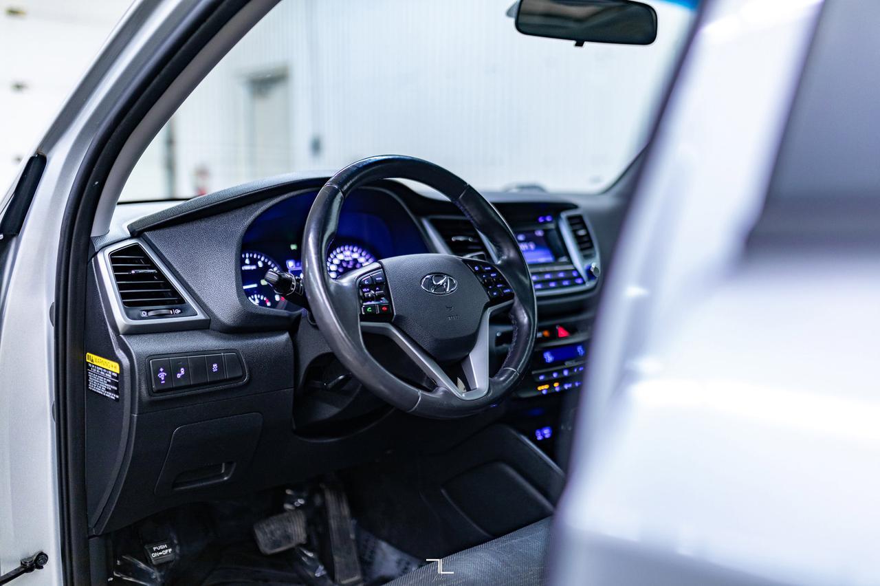 2017 Hyundai Tucson AWD SE Leather Roof BCam Red Deer AB