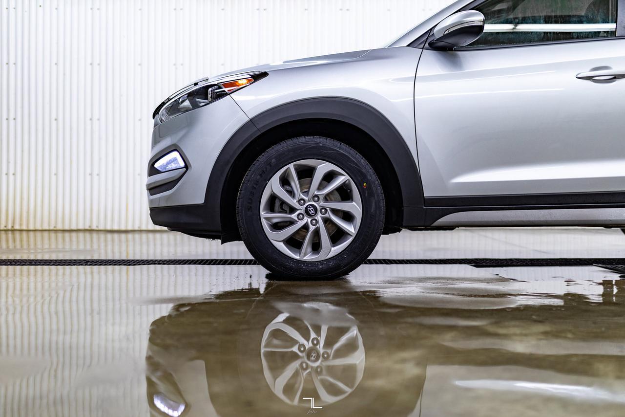 2017 Hyundai Tucson AWD SE Leather Roof BCam Red Deer AB