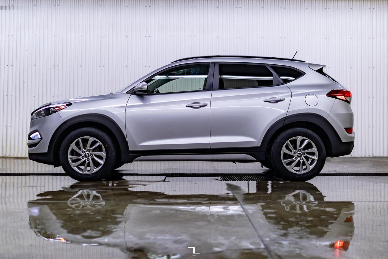 2017 Hyundai Tucson AWD SE Leather Roof BCam Red Deer AB
