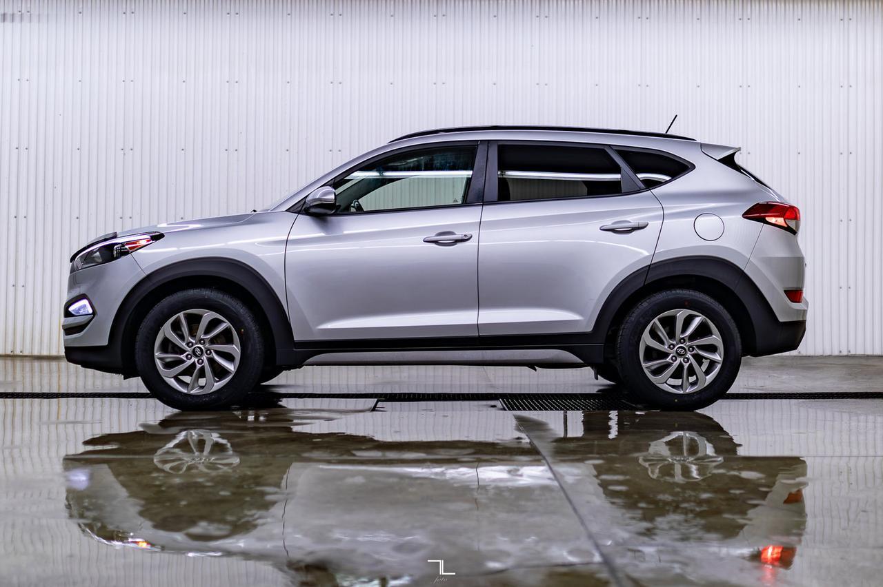 2017 Hyundai Tucson AWD SE Leather Roof BCam Red Deer AB