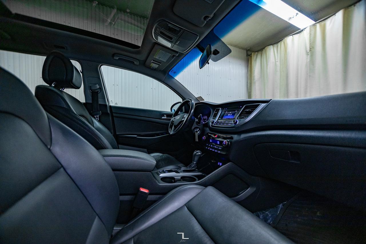 2017 Hyundai Tucson AWD SE Leather Roof BCam Red Deer AB