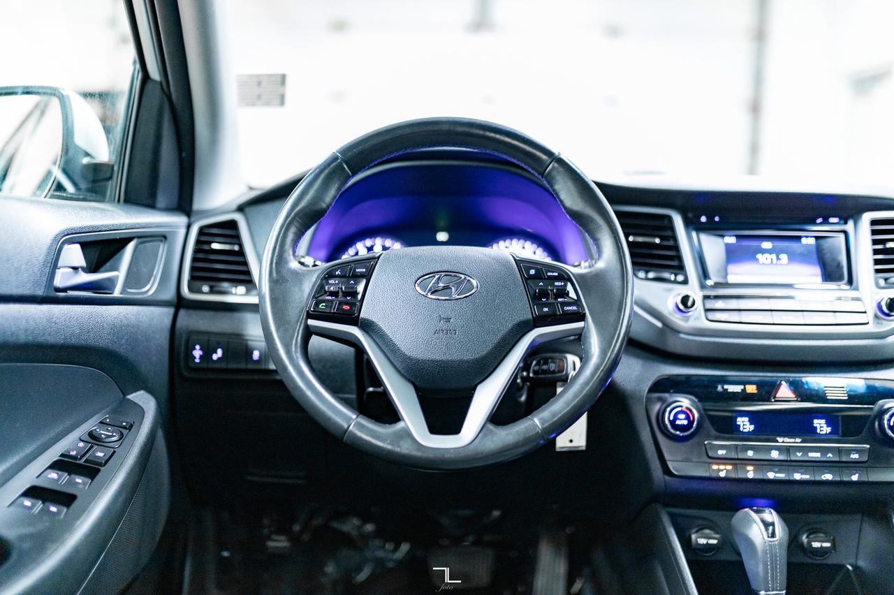 2017 Hyundai Tucson AWD SE Leather Roof BCam Red Deer AB