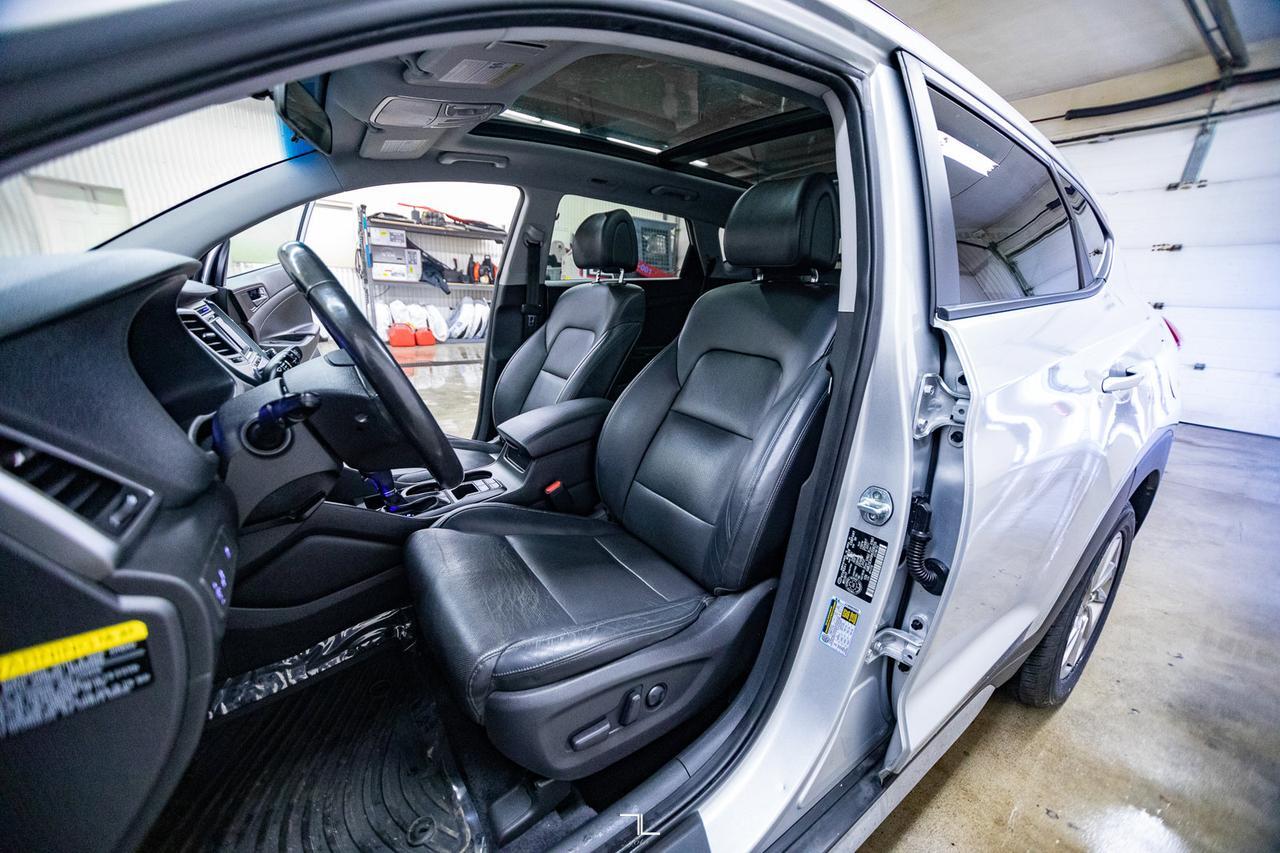 2017 Hyundai Tucson AWD SE Leather Roof BCam Red Deer AB