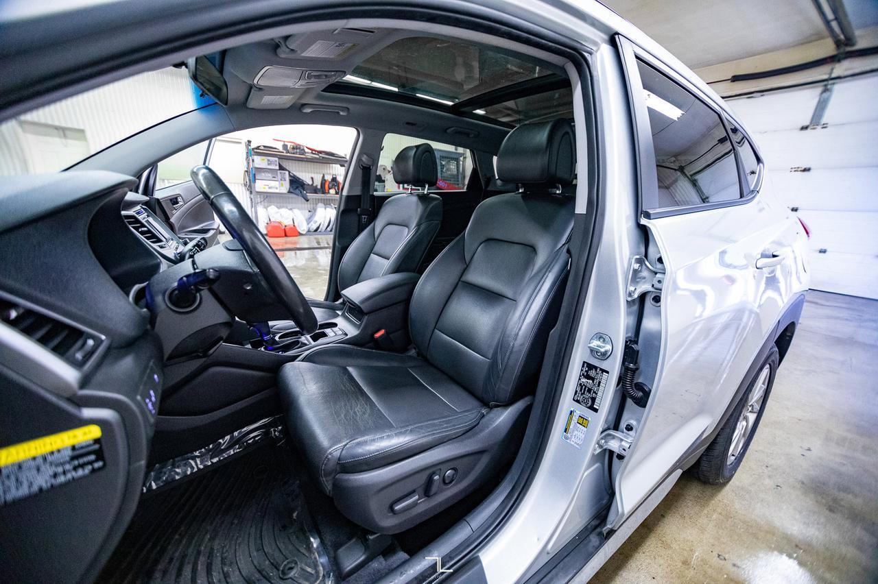2017 Hyundai Tucson AWD SE Leather Roof BCam Red Deer AB