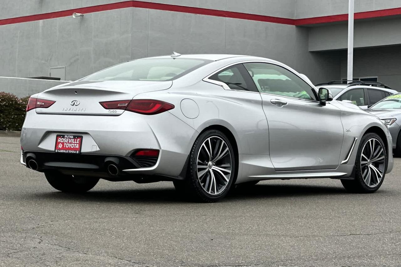 2017 INFINITI Q60 2.0t Premium