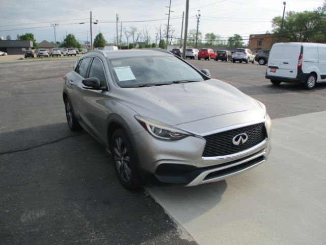2017 INFINITI QX30 Luxury