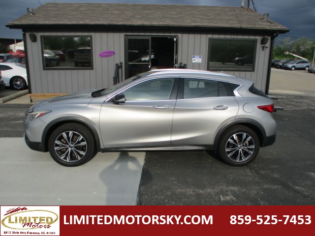 2017 INFINITI QX30 Luxury