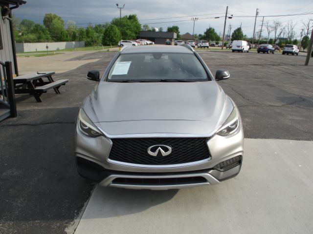 2017 INFINITI QX30 Luxury