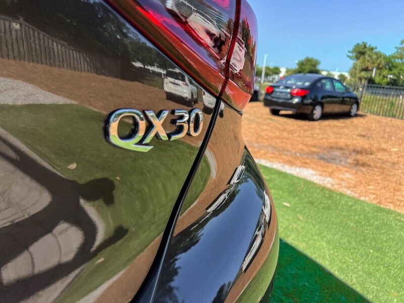 2017 INFINITI QX30 Luxury Wilmington NC