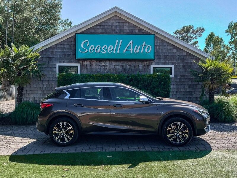 2017 INFINITI QX30 Luxury