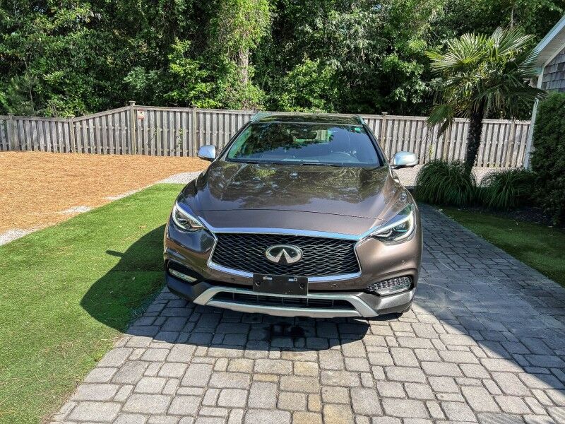 2017 INFINITI QX30 Luxury