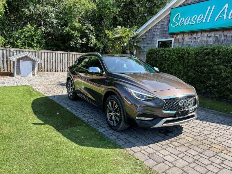 2017 INFINITI QX30 Luxury