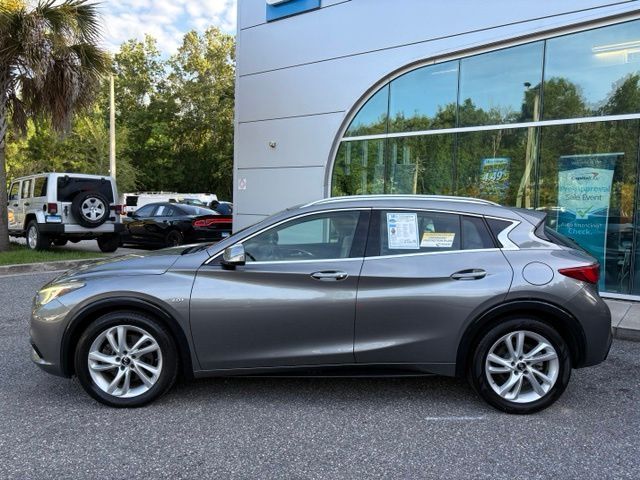 2017 INFINITI QX30 Premium