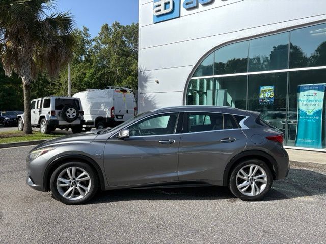 2017 INFINITI QX30 Premium