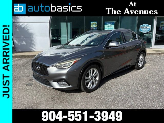 2017 INFINITI QX30 Premium