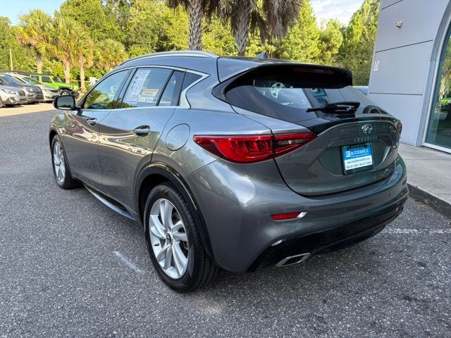 2017 INFINITI QX30 Premium