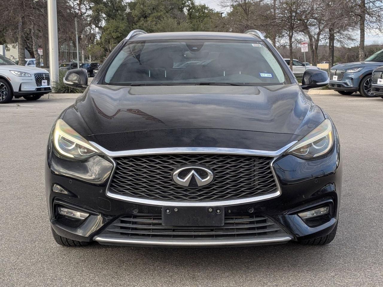2017 INFINITI QX30 Premium