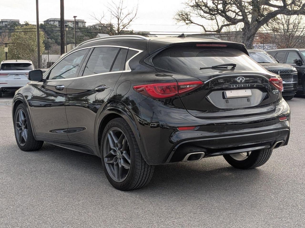 2017 INFINITI QX30 Premium
