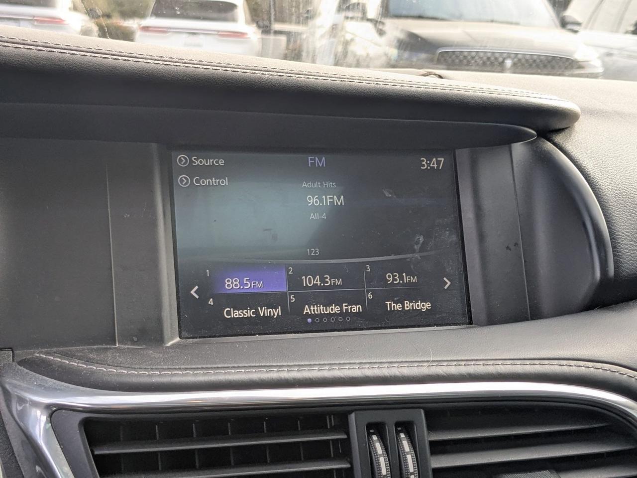 2017 INFINITI QX30 Premium