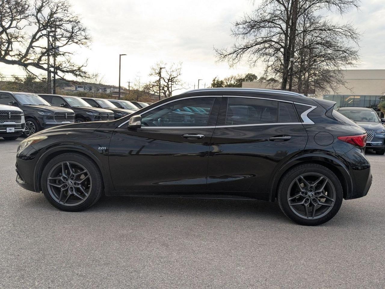 2017 INFINITI QX30 Premium