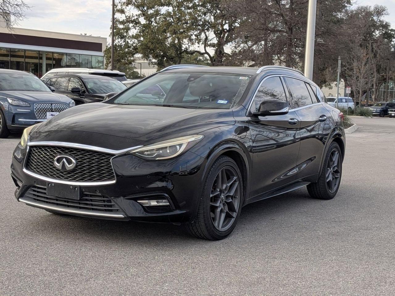 2017 INFINITI QX30 Premium