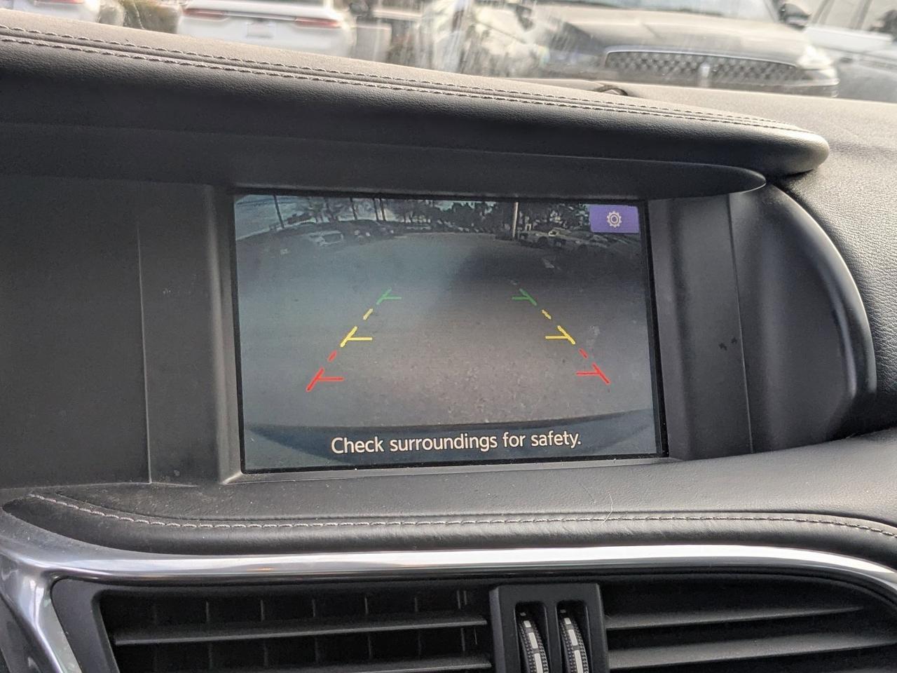 2017 INFINITI QX30 Premium