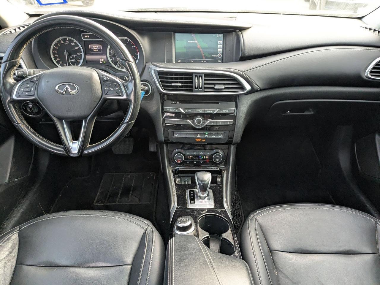 2017 INFINITI QX30 Premium