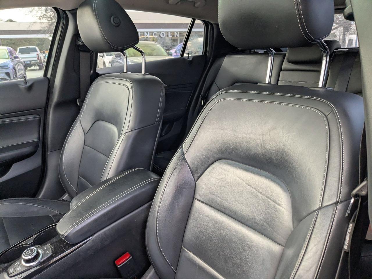 2017 INFINITI QX30 Premium