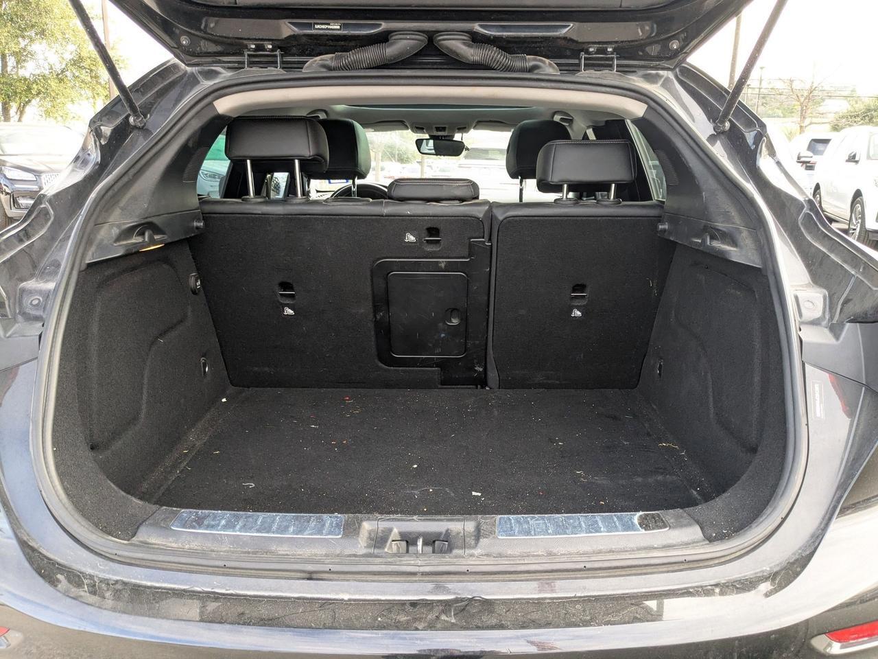 2017 INFINITI QX30 Premium