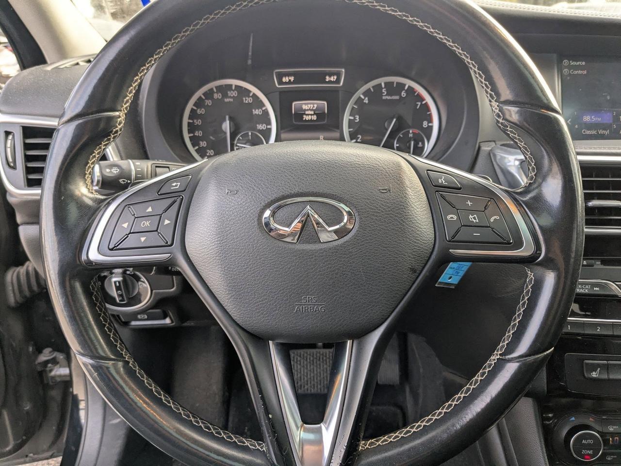 2017 INFINITI QX30 Premium