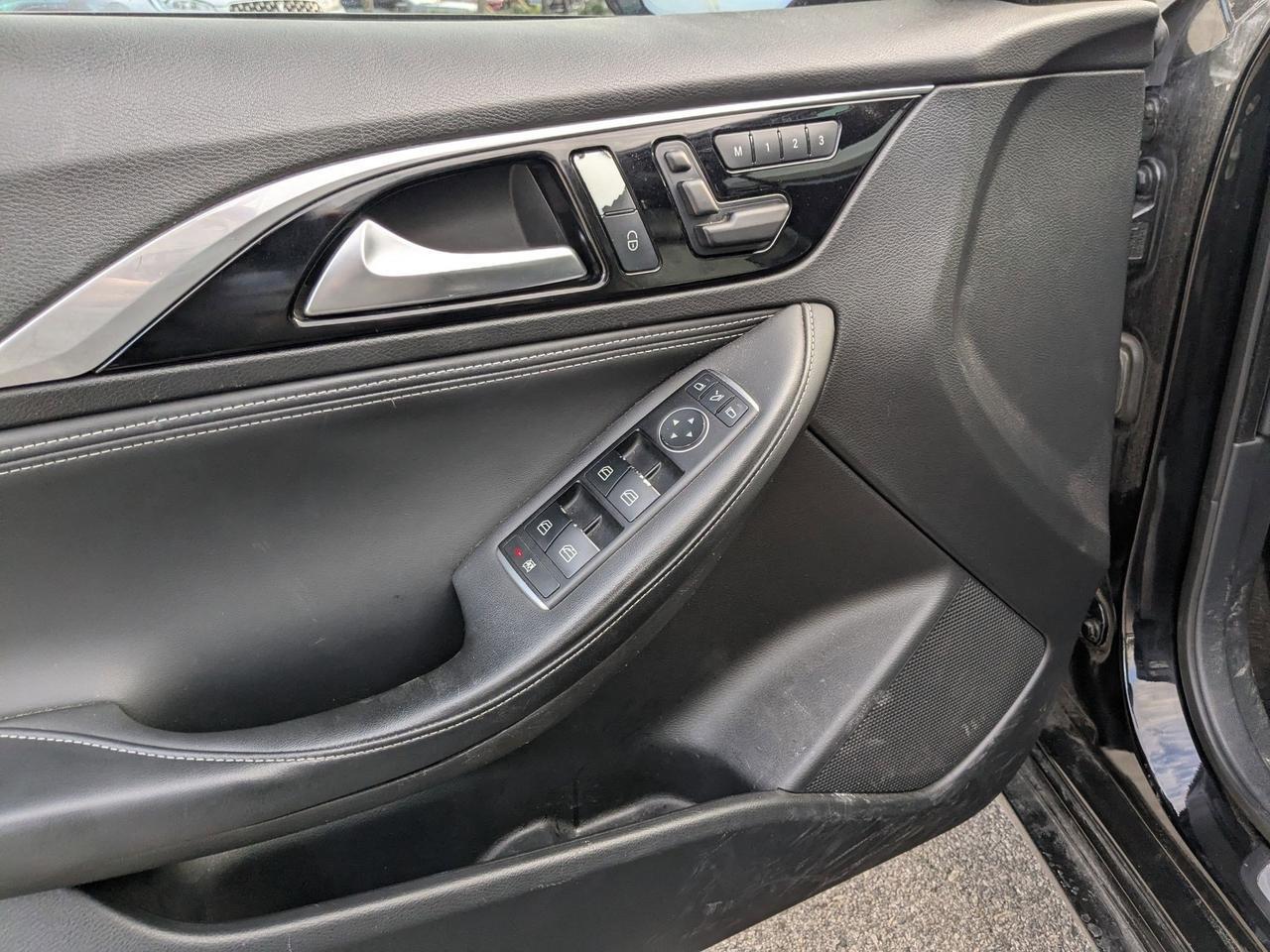 2017 INFINITI QX30 Premium