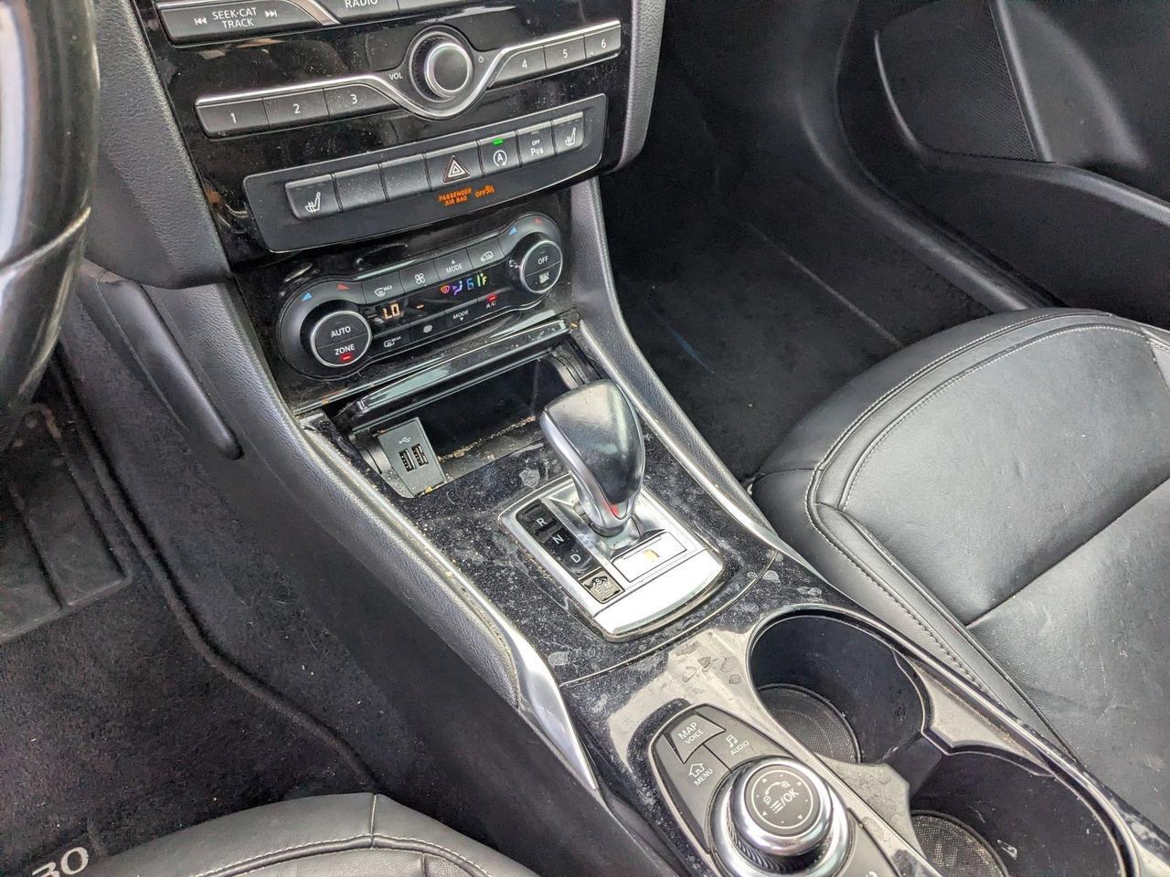 2017 INFINITI QX30 Premium