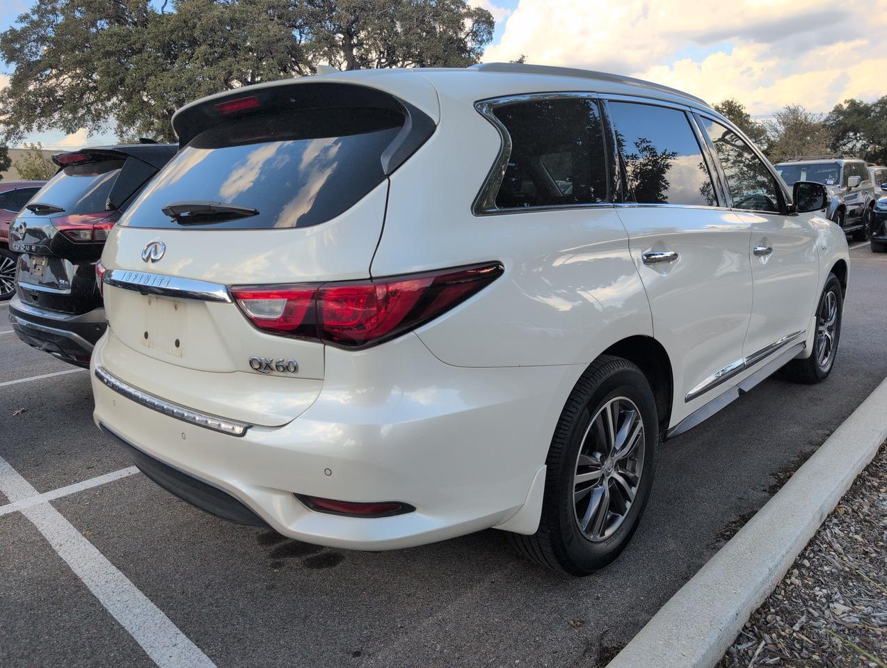 2017 INFINITI QX60 Base