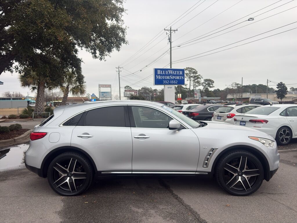 2017 INFINITI QX70 Base