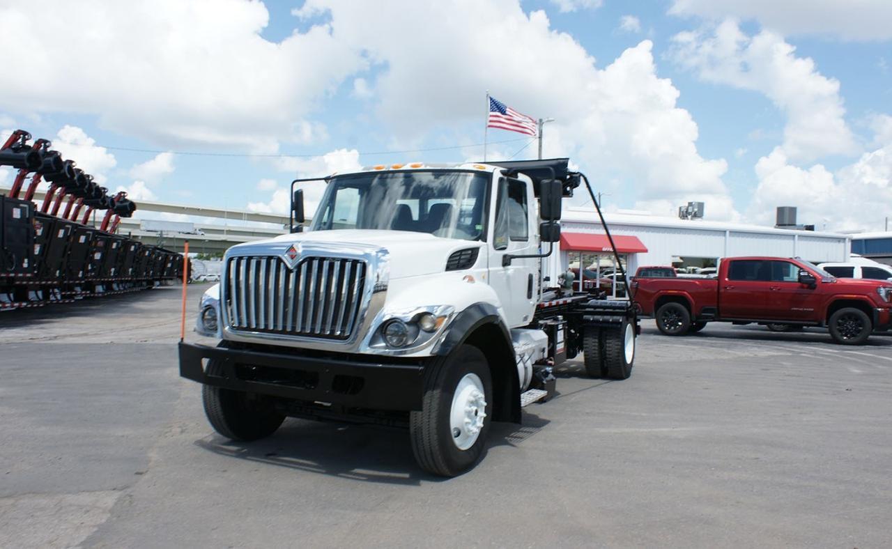 2017 International 7400 SBA 24,000 lb. Swaploader Hook-Lift Truck Tampa FL