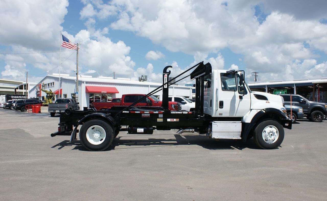 2017 International 7400 SBA 24,000 lb. Swaploader Hook-Lift Truck