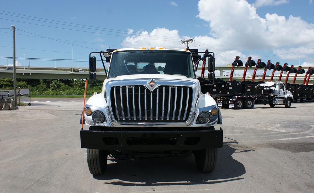 2017 International 7400 SBA 24,000 lb. Swaploader Hook-Lift Truck