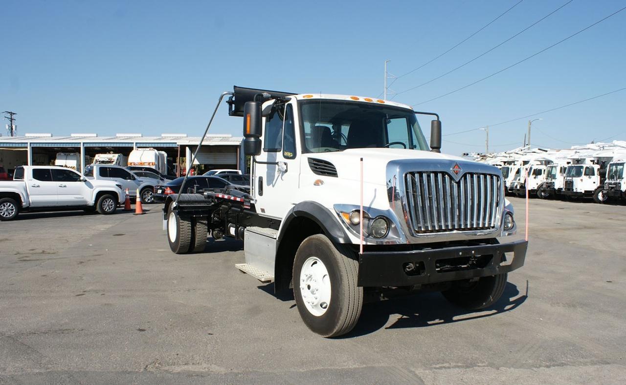 2017 International 7400 SFA 24,000 lbs. Swaploader Hooklift
