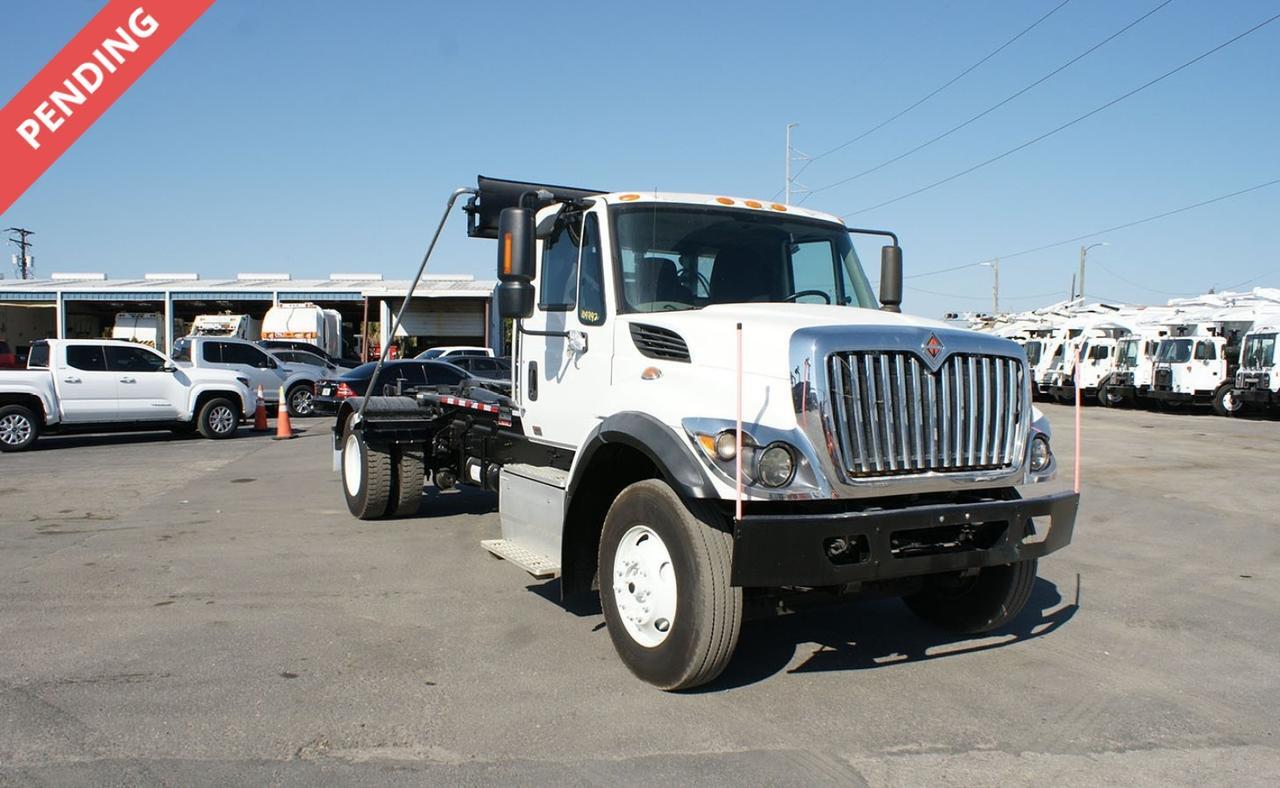 2017 International 7400 SFA 24,000 lbs. Swaploader Hooklift