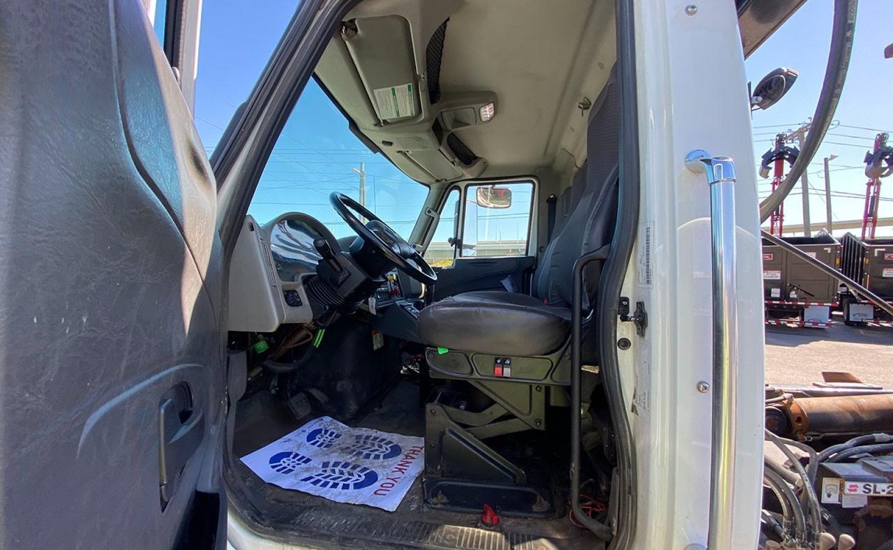 2017 International 7400 SFA 24,000 lbs. Swaploader Hooklift Tampa FL