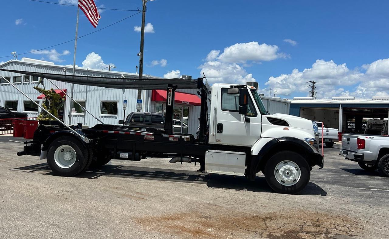 2017 International 7400 SFA 24,000 lbs. Swaploader Hooklift