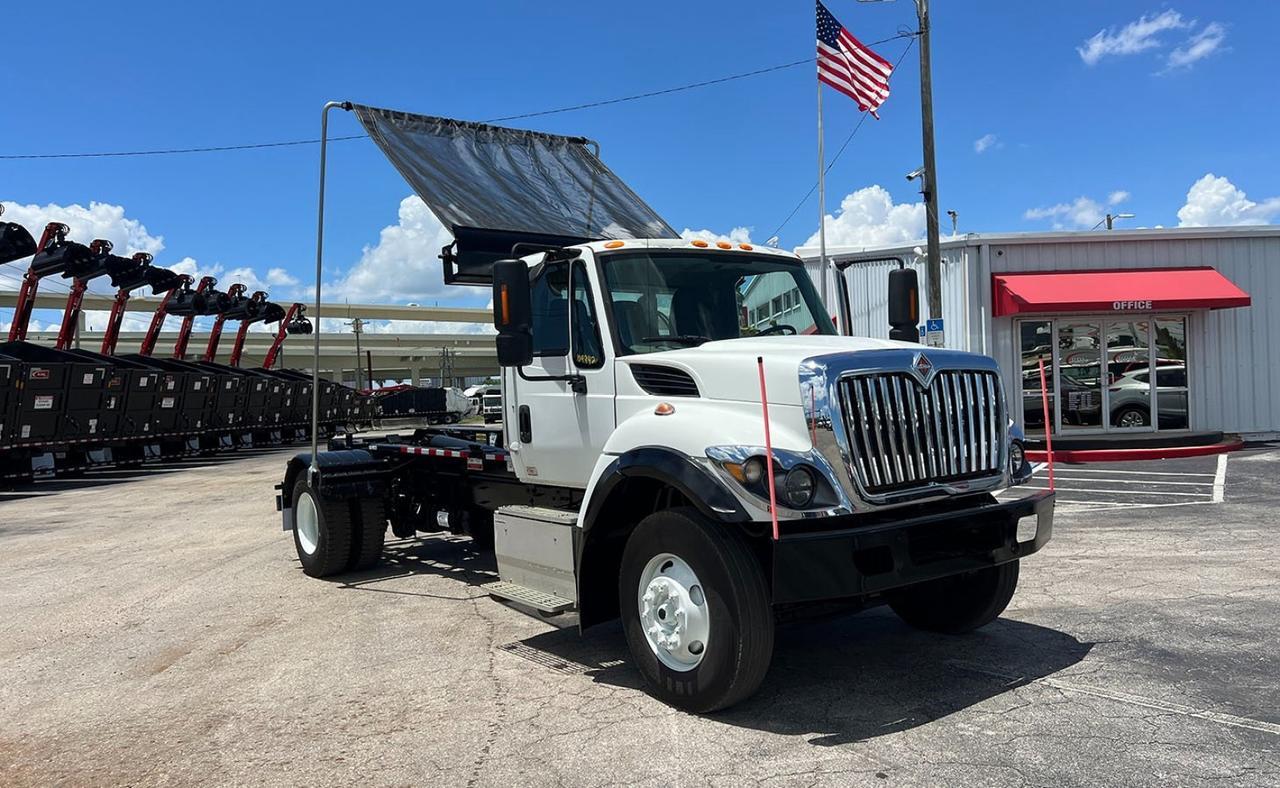 2017 International 7400 SFA 24,000 lbs. Swaploader Hooklift
